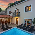 Banely Villa