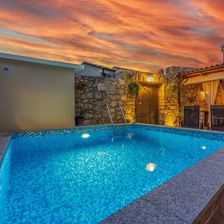Banely Villa *