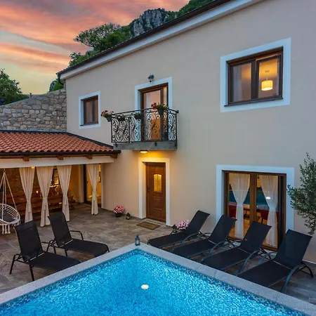 Banely Villa