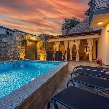 Banely Villa *
