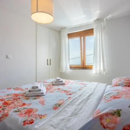 Banely Villa *